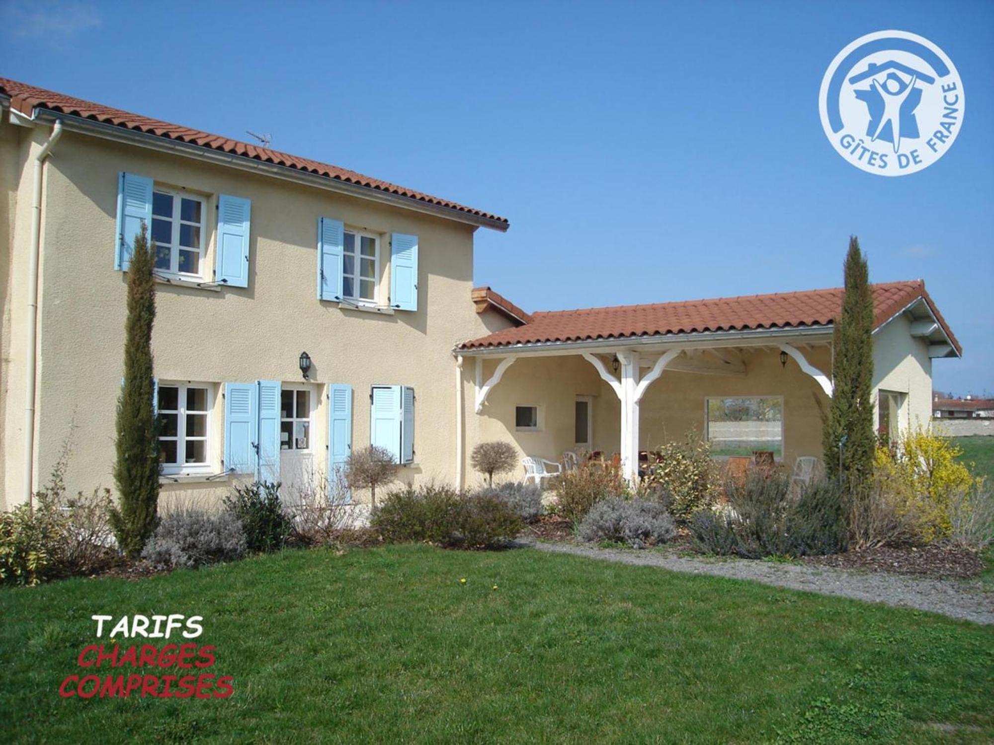 Belle Maison De Campagne Avec Piscine, 4 Chambres, Jardin Et Terrasse Pres De Montbrison - Fr-1-496-48 Chalain-le-Comtal Ngoại thất bức ảnh